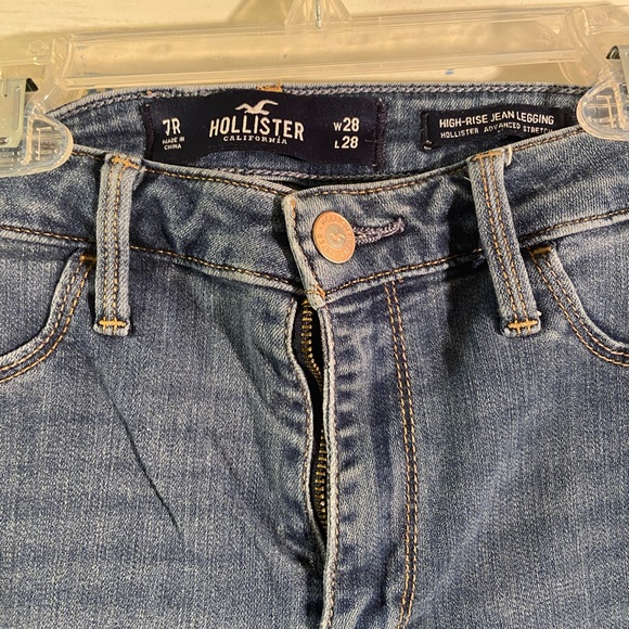 Hollister Women's Classic Blue Skinny Jeans - Picture 3 of 4